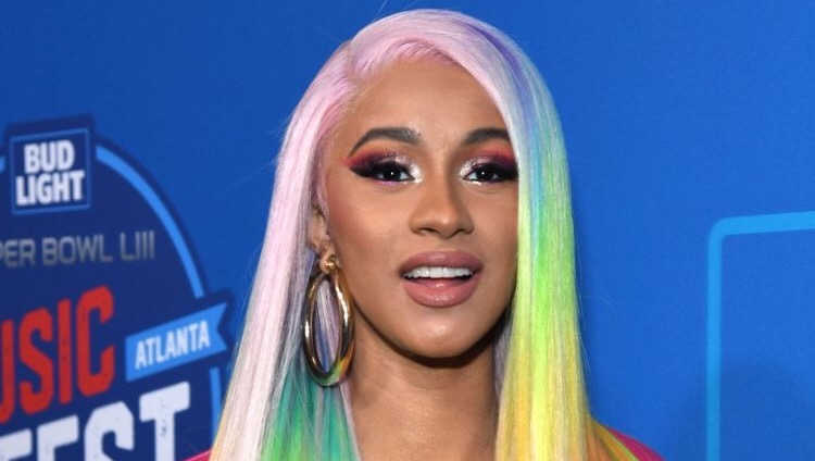 Cardi B wigs and reveals her natural hair